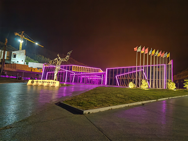 城市亮化是现代城市建设的重要组成部分，它不仅可以美化城市的夜景，还能提升城市的整体形象。随着科技的不断进步，城市亮化也得到了更多的关注和创新。本文将介绍一些关于城市亮化的创意和技术，帮助读者了解青海城市亮化的重要性以及如何进行青海城市亮化的规划和实施。